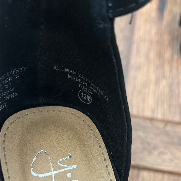 Girls Black Velvet Dress Shoes - Picture 3 of 3